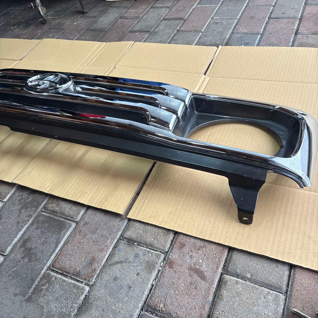 トヨタ　ランドクルーザー70 後期　純正　フロントグリル