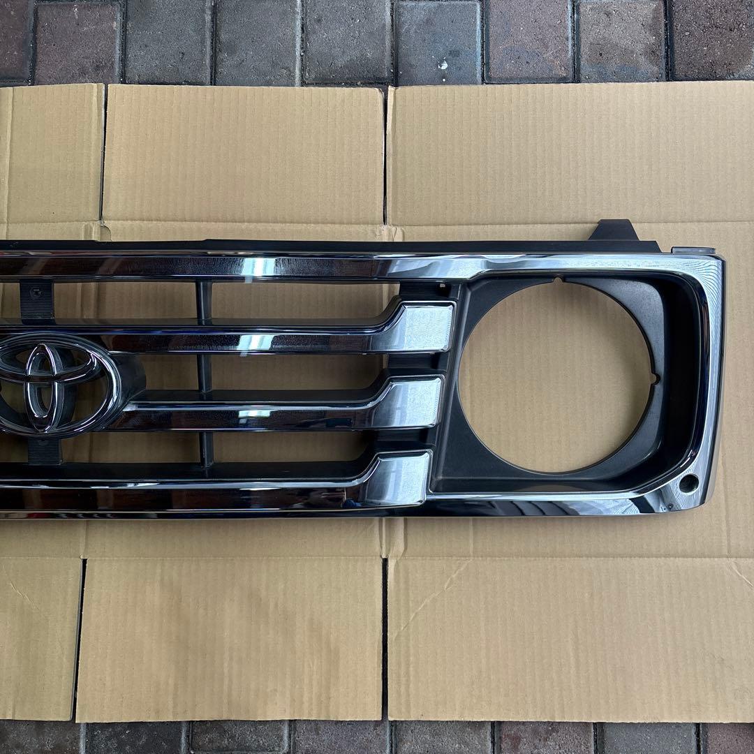 トヨタ　ランドクルーザー70 後期　純正　フロントグリル