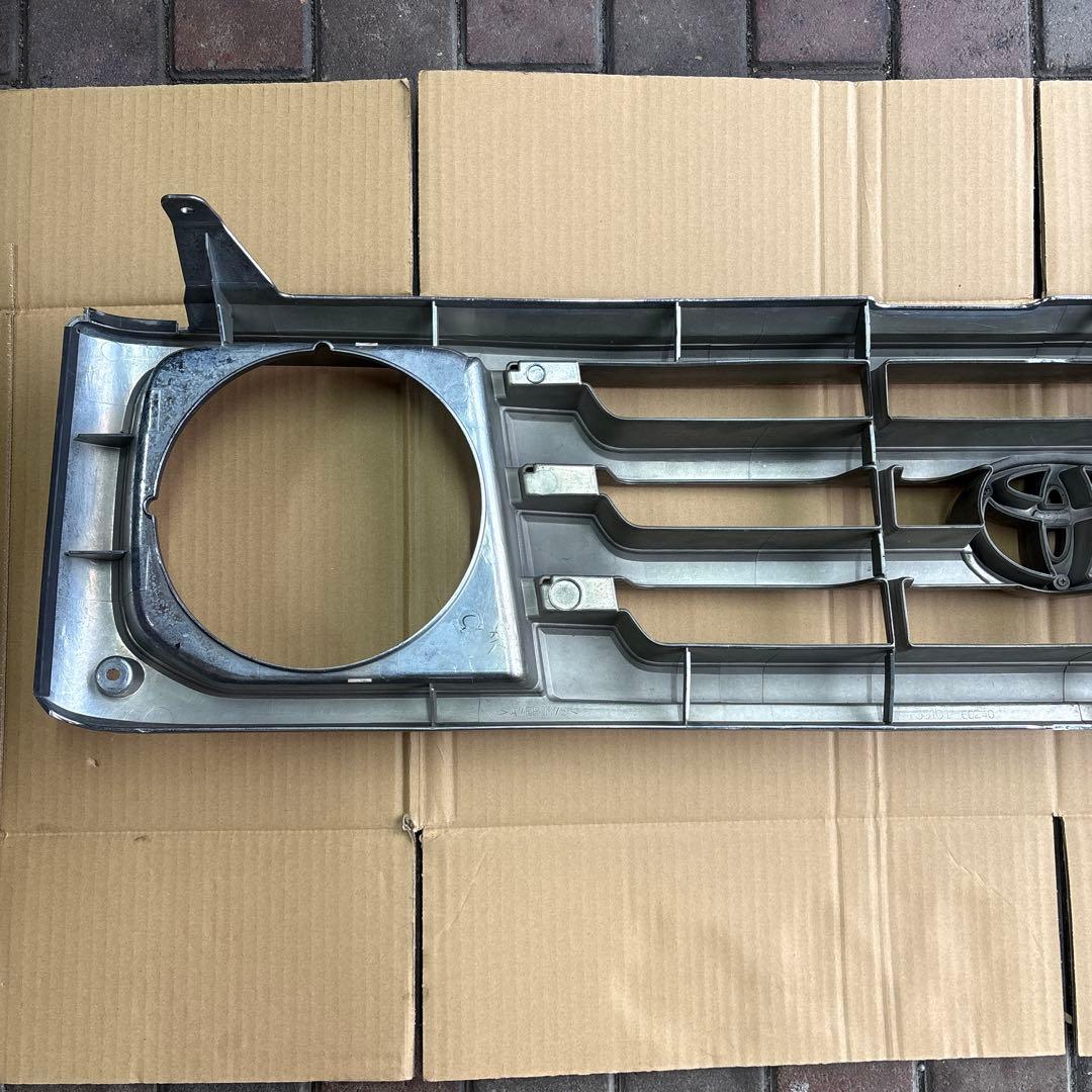 トヨタ　ランドクルーザー70 後期　純正　フロントグリル