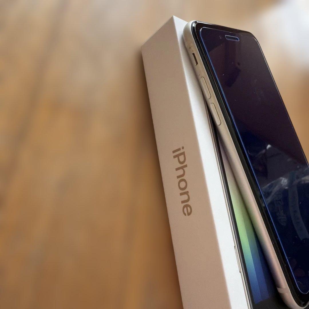 Apple iPhone SE ホワイト第三世代