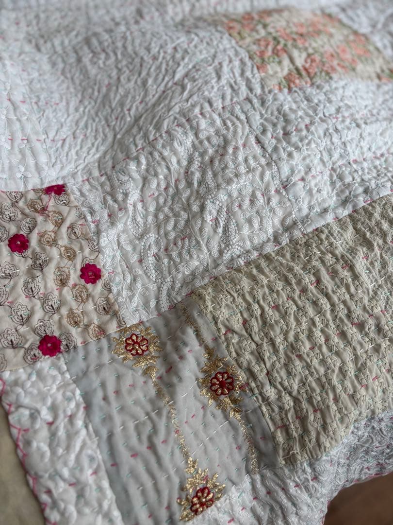 【稀少カラー】インド刺繍　カンタキルト　ヴィンテージ　パッチワーク　マルチカバー