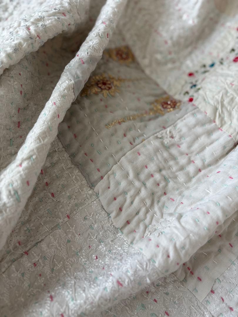 【稀少カラー】インド刺繍　カンタキルト　ヴィンテージ　パッチワーク　マルチカバー