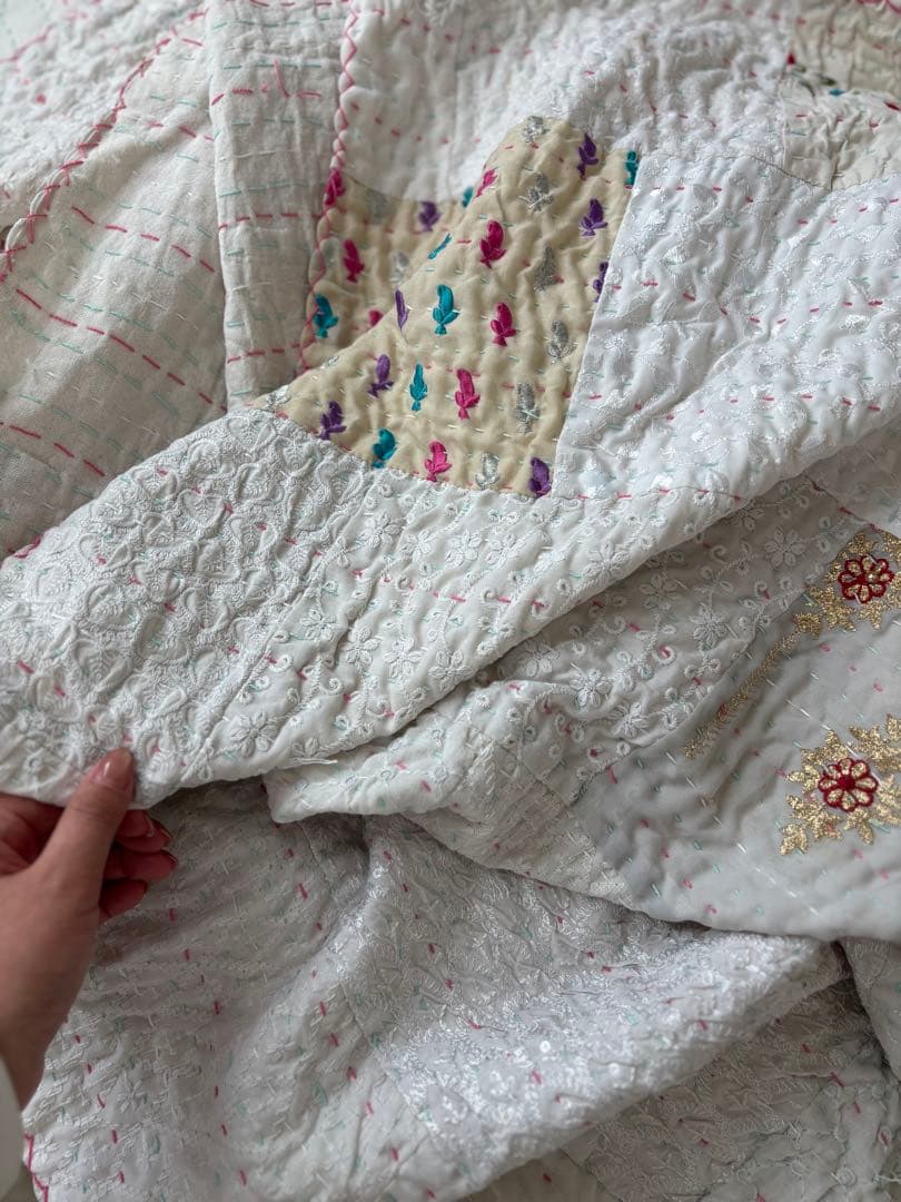 【稀少カラー】インド刺繍　カンタキルト　ヴィンテージ　パッチワーク　マルチカバー