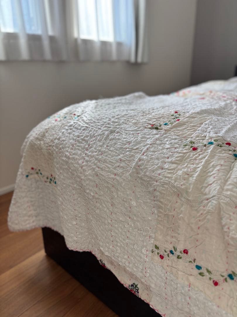 【稀少カラー】インド刺繍　カンタキルト　ヴィンテージ　パッチワーク　マルチカバー