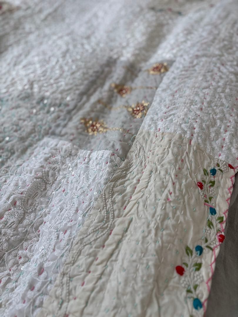 【稀少カラー】インド刺繍　カンタキルト　ヴィンテージ　パッチワーク　マルチカバー