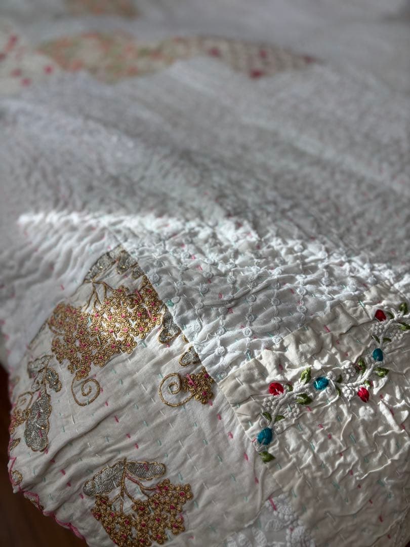 【稀少カラー】インド刺繍　カンタキルト　ヴィンテージ　パッチワーク　マルチカバー