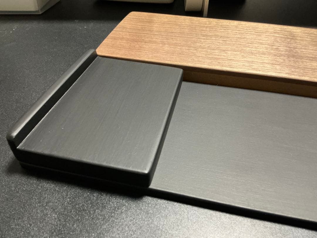 オーダー受付　テンキー付きマジックキーボード＆トラックパッド向けパームレスト