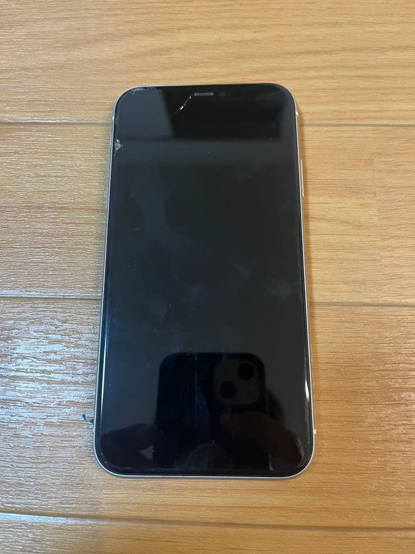 Apple iPhone 11 ホワイト 画面傷あり