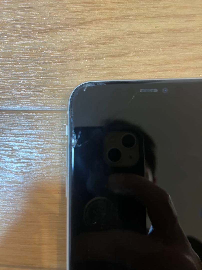 Apple iPhone 11 ホワイト 画面傷あり