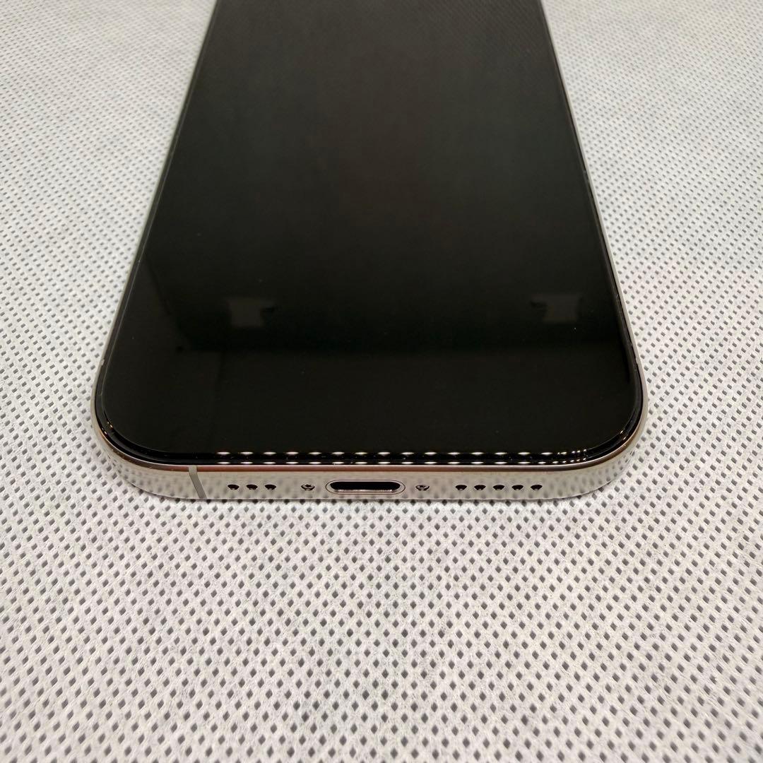 【美品】iPhone 16 Pro 1TB ナチュラルチタニウム