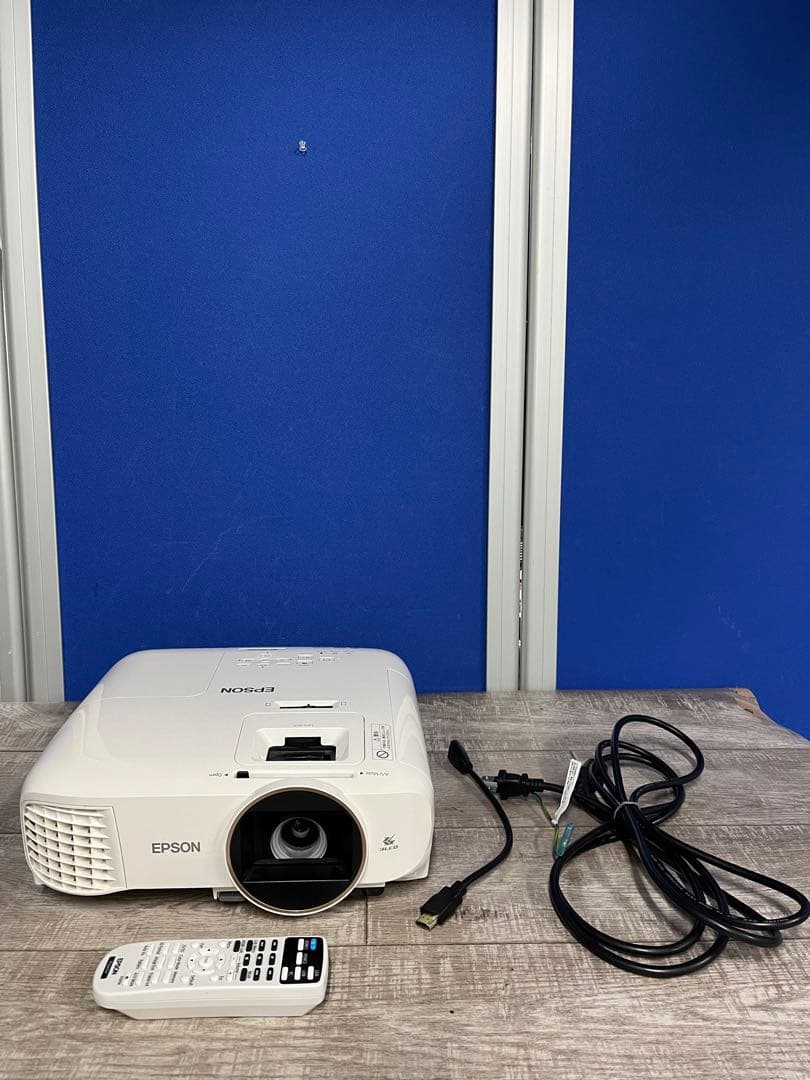 【美品】EPSON プロジェクター本体 EH-TW560 ホワイト