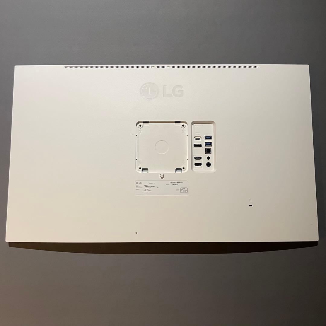 【美品】LG 32UQ850V-W 4K 31.5インチ IPS Black