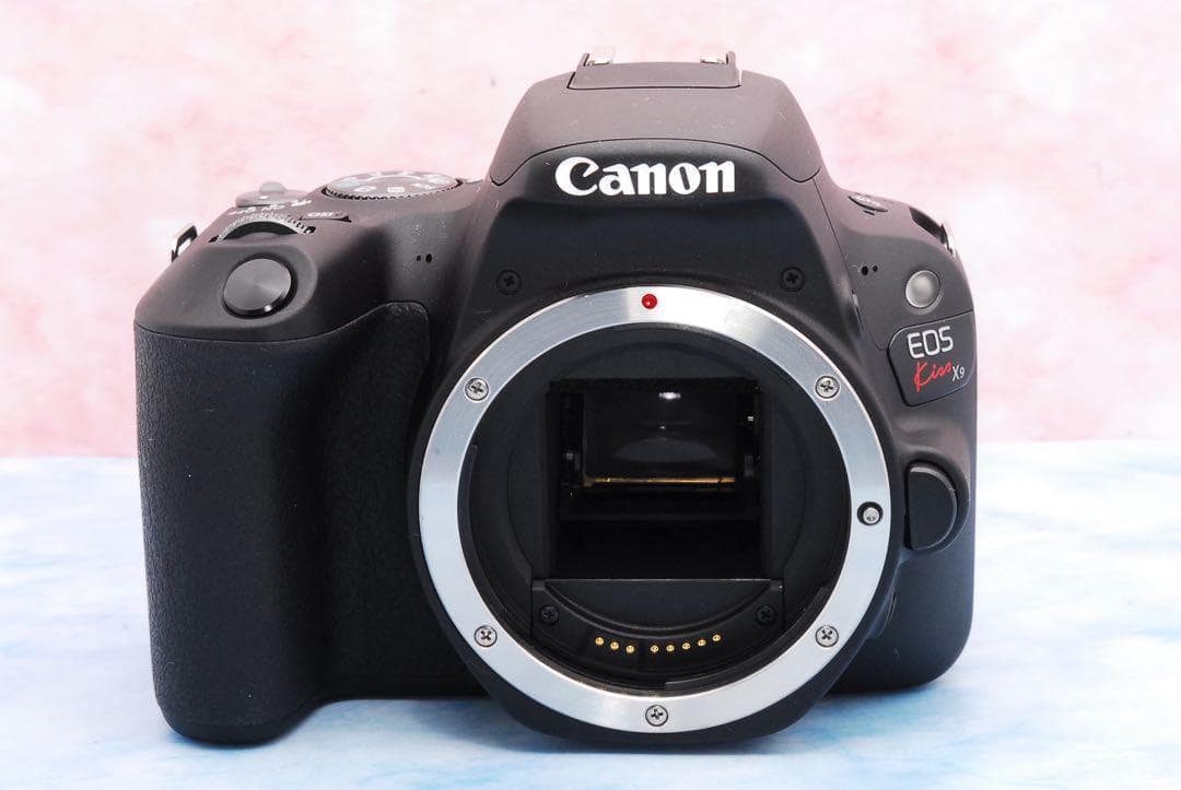 キャノン Kiss X9★一眼レフカメラ★高性能レンズ付★Wi-Fi搭載