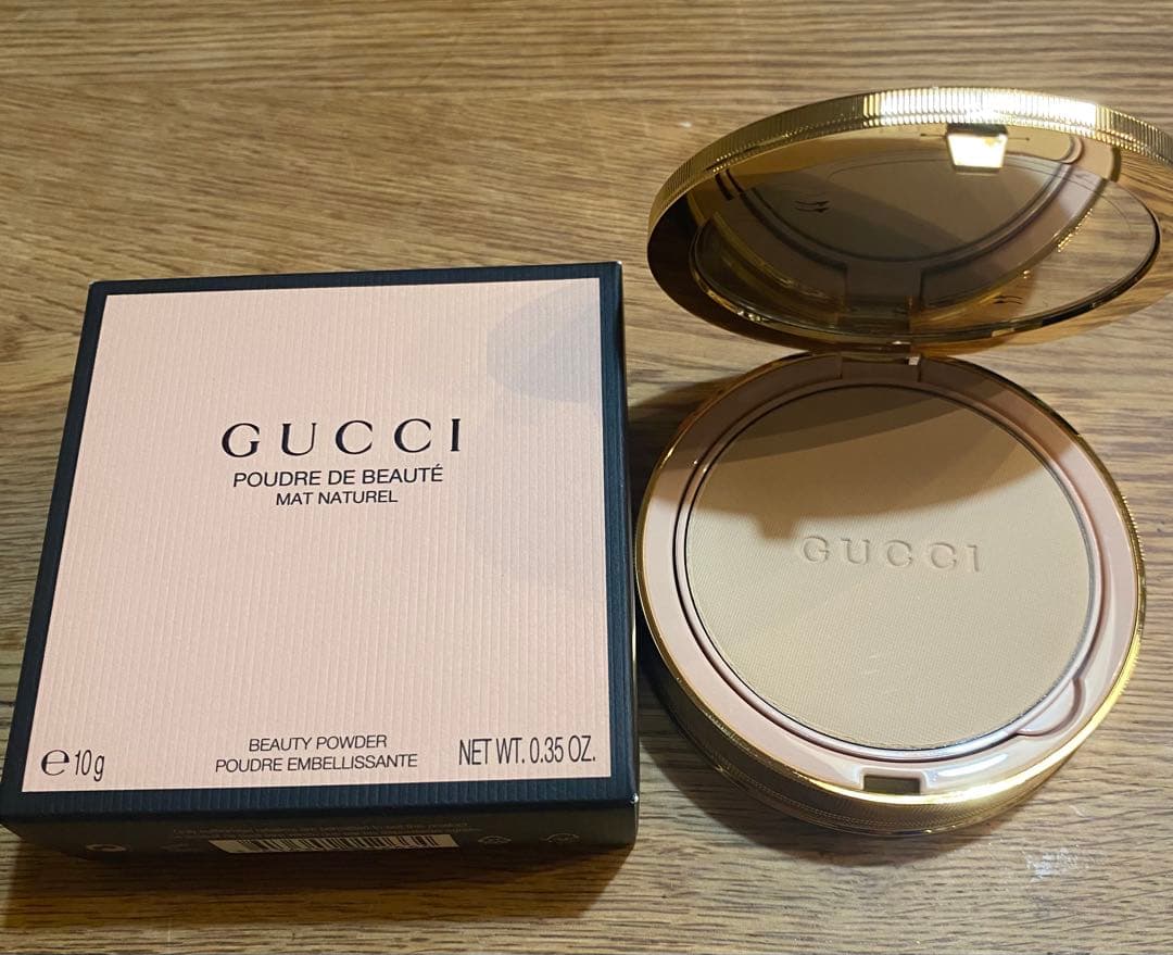 Gucciのルージュ2本、クッションファンデーション、フェイスパウダー4点セット