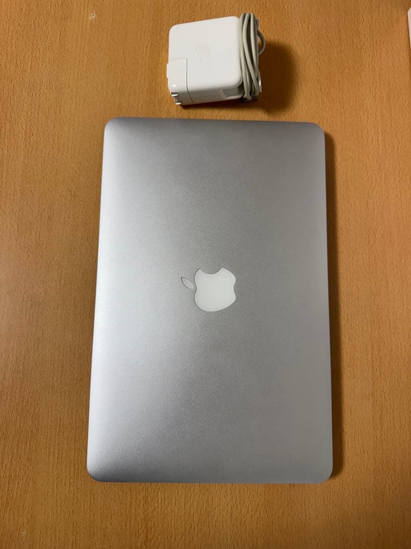 MacBook本体 Apple MacBook Air MD224J/A