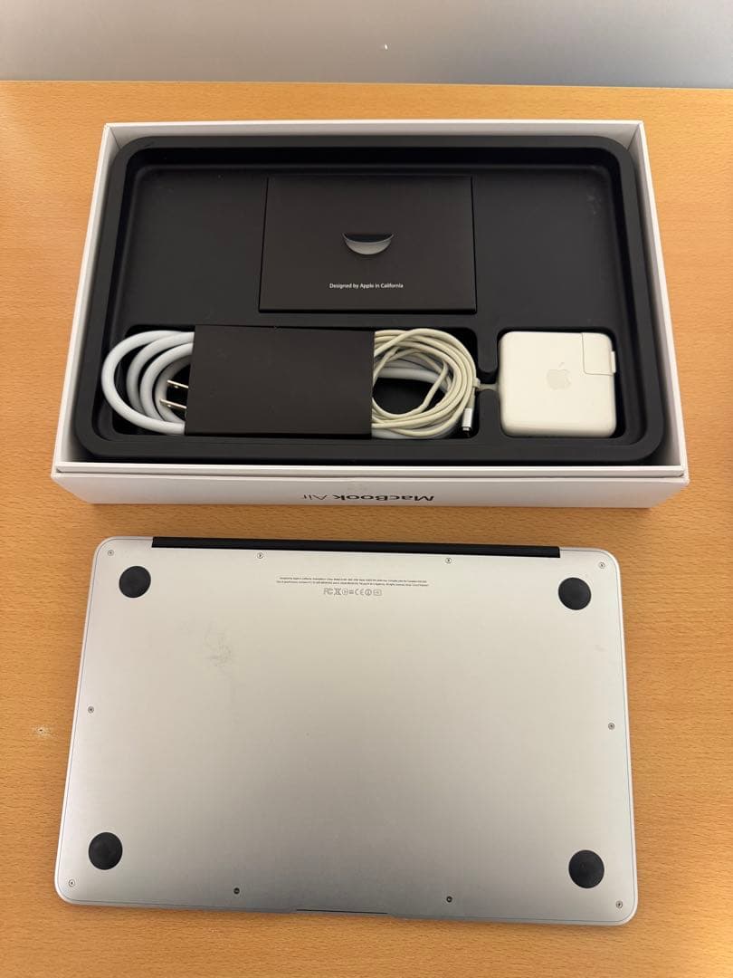 MacBook本体 Apple MacBook Air MD224J/A
