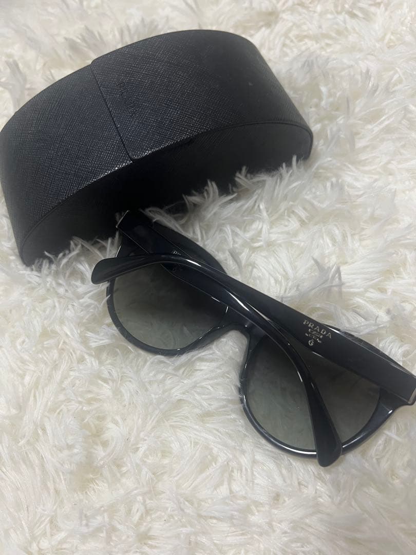 PRADA ブラックフレーム サングラス SPR 230 1AB-3M1