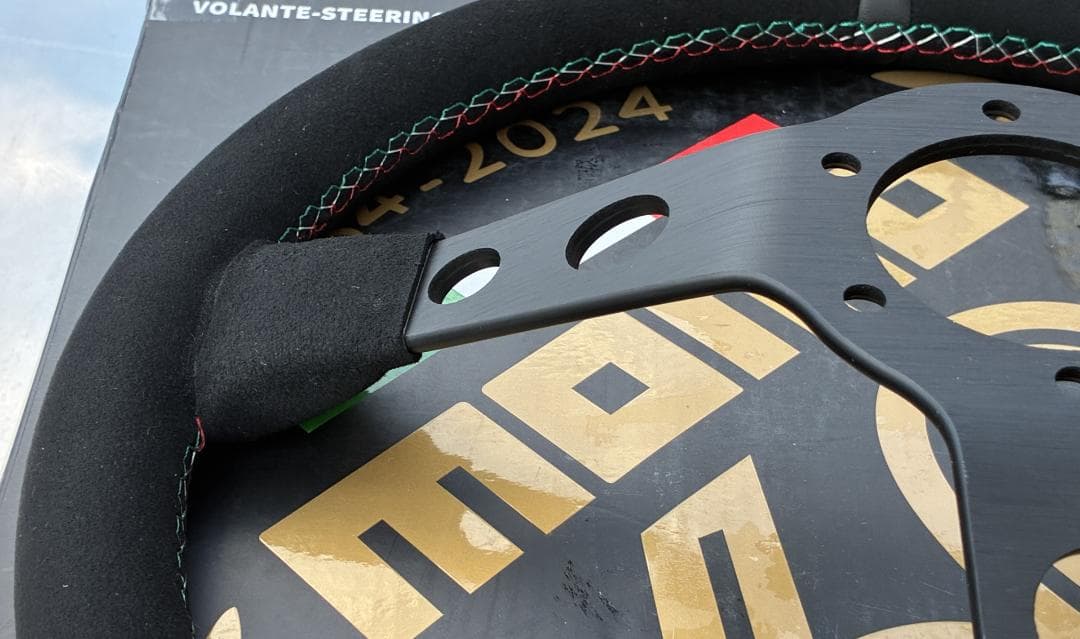 ★最終販売価格★MOMOステアリング35㎝レザーブラックMOMO60周年記念