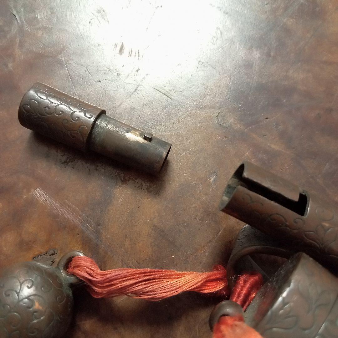 希少★銅製★骨董/キセル/たばこ/煙草入 喫煙具 緒締め 煙管 腰挿 唐草模様