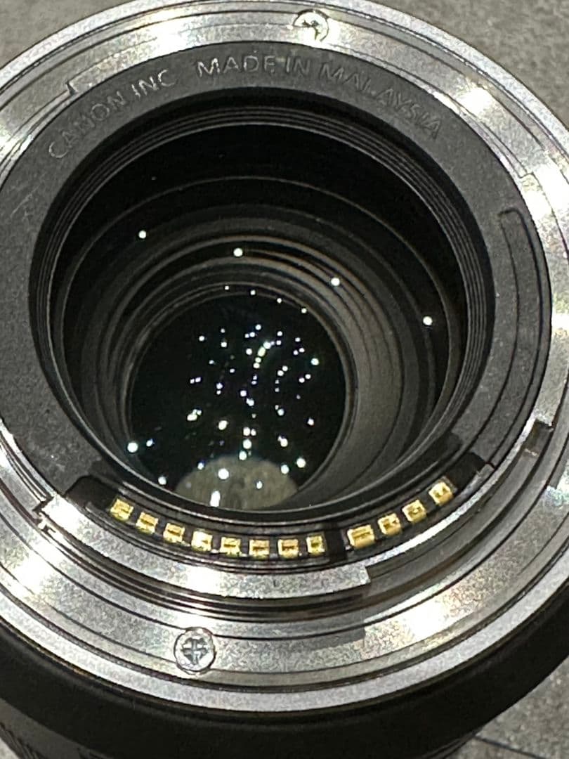 レンズ　CANON RF85mm F2.0 macro is stm