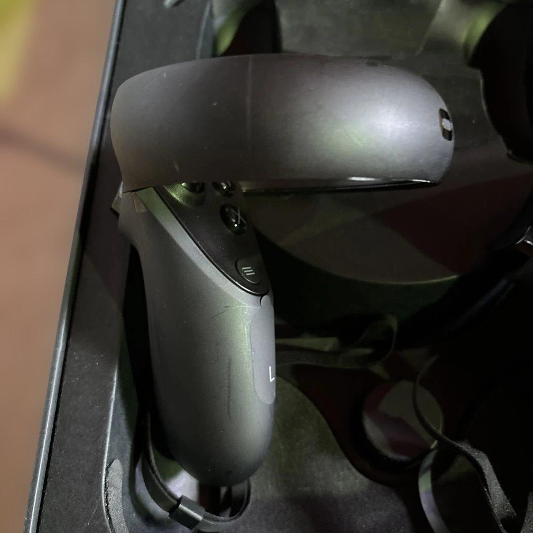 オキュラス クエスト  Quest 64GB VRヘッドセット