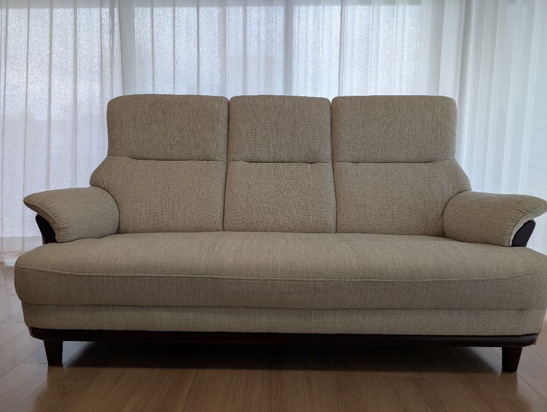 TOKYOインテリア　ベージュ系 3人掛けソファー