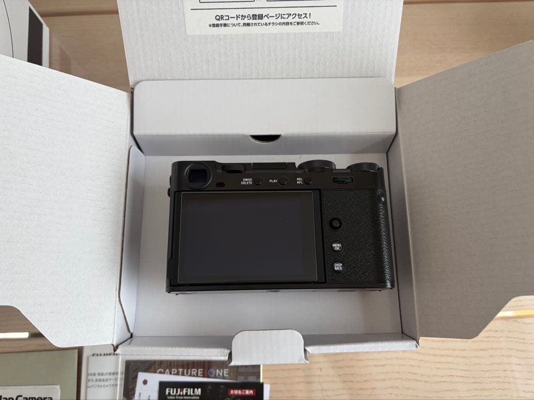 FUJIFILM X-E5 ブラック 室内試写のみ、サムグリップ付き。