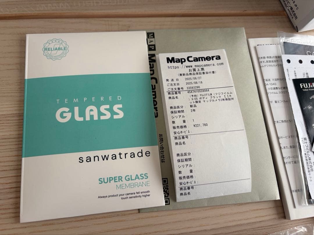 FUJIFILM X-E5 ブラック 室内試写のみ、サムグリップ付き。