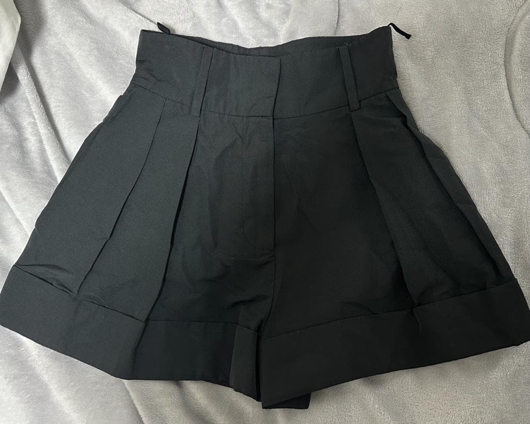 VALENTINO Aライン　ショートパンツ