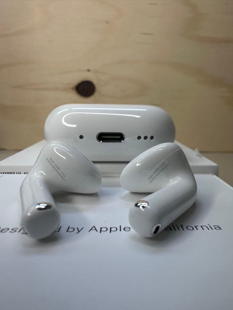 【極美品】AirPods 4 ANC搭載モデル MXP93J/A 9H2JX