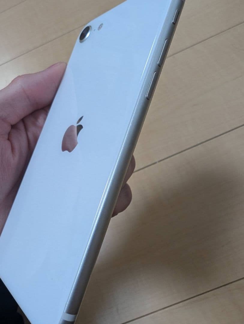 【中古、極美品】iPhoneSE第3世代、スターライト 64gb