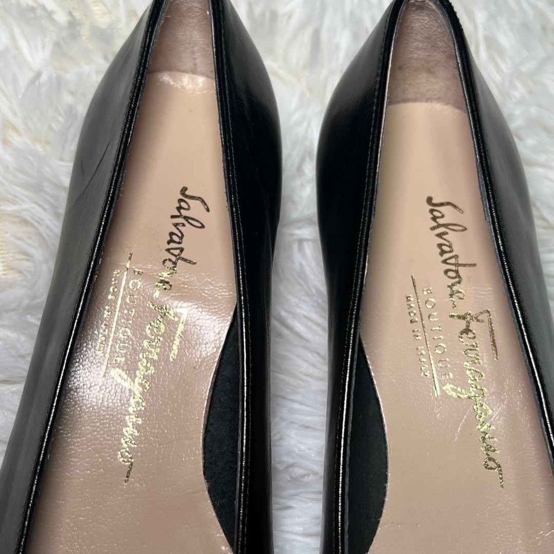 【美品】Salvatore Ferragamo フェラガモ　パンプス　ヴァラ　黒