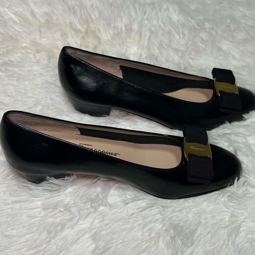 【美品】Salvatore Ferragamo フェラガモ　パンプス　ヴァラ　黒