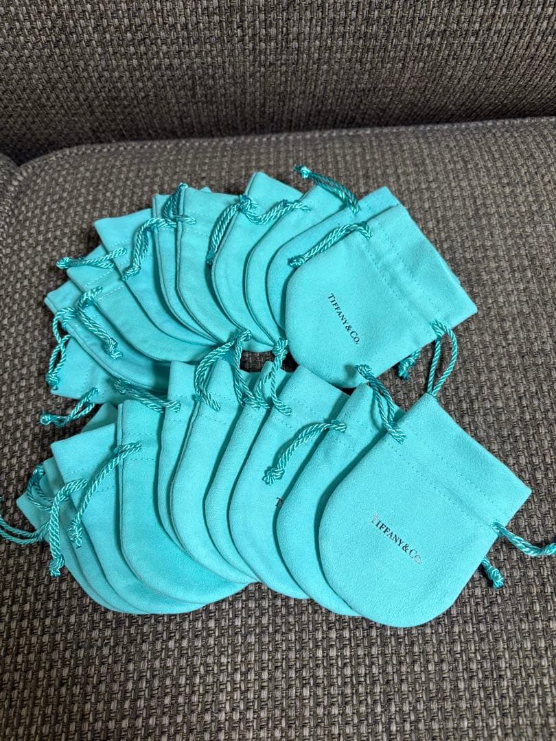 国内現行品　美品ティファニー巾着袋（7x9cm)20枚セット