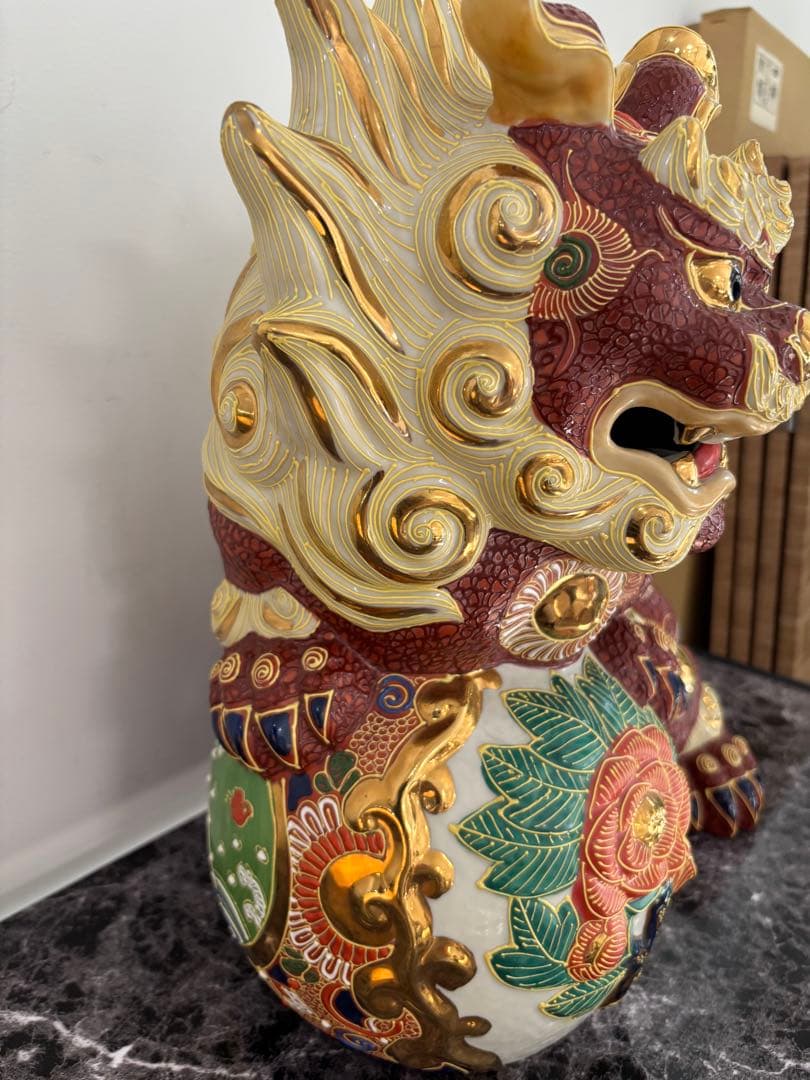 九谷焼 シーサー 唐獅子　九谷八幡窯　金彩　椿　魔除け　守り神