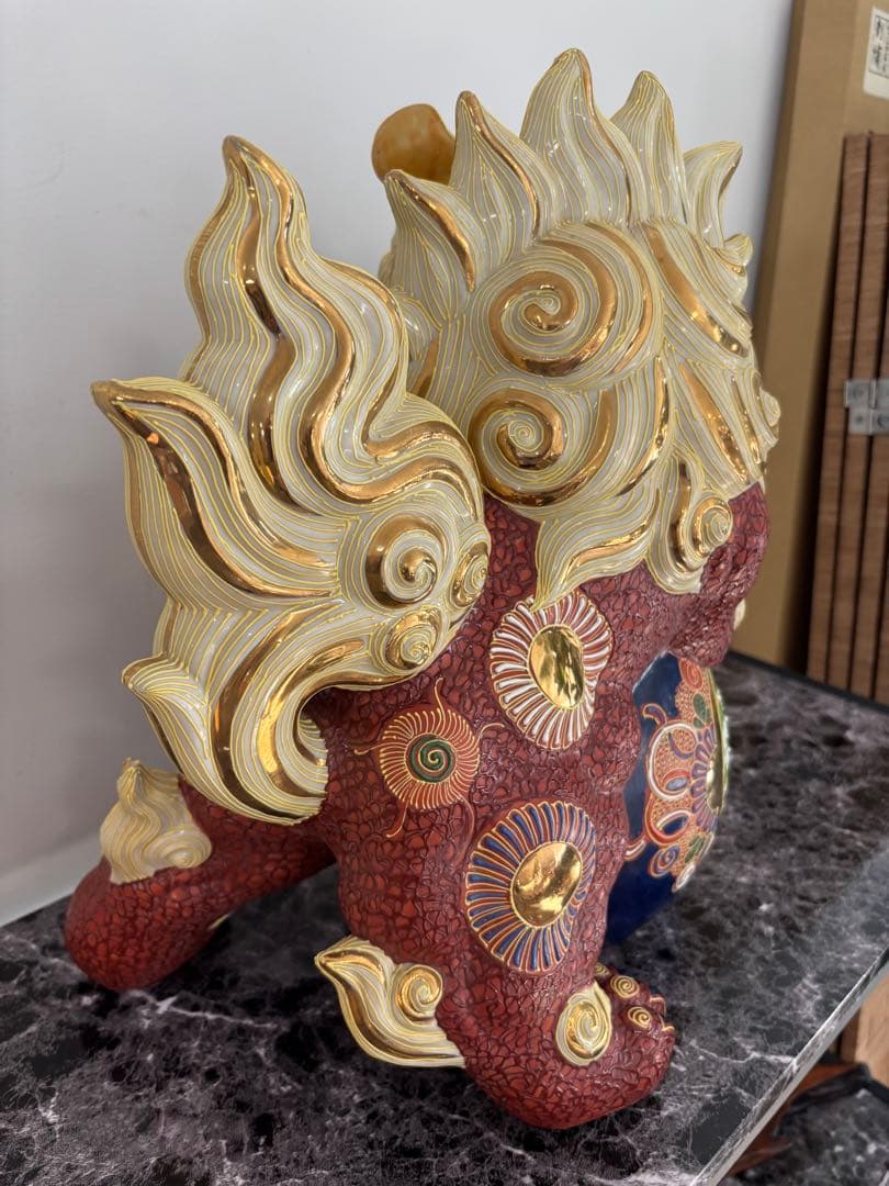 九谷焼 シーサー 唐獅子　九谷八幡窯　金彩　椿　魔除け　守り神