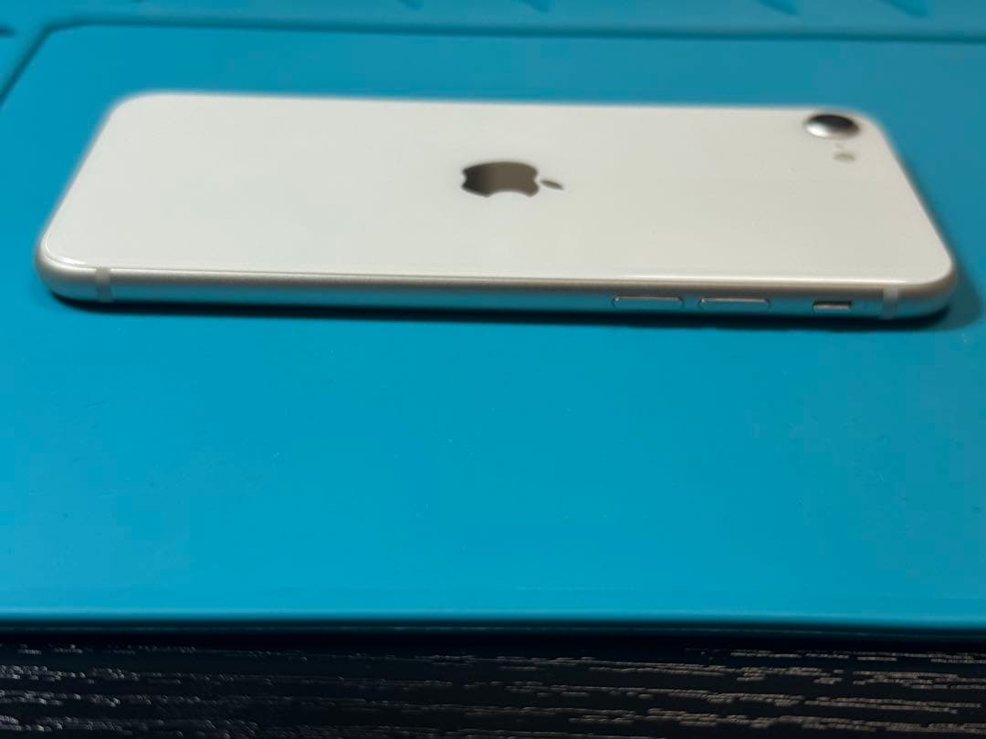 Apple iPhone SE3 128GB スターライト本体