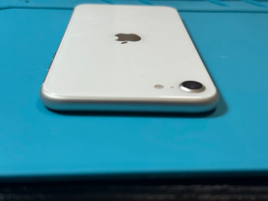 Apple iPhone SE3 128GB スターライト本体