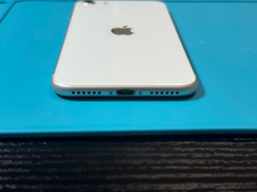 Apple iPhone SE3 128GB スターライト本体