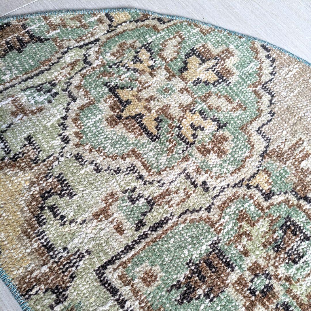 45×75 ベージュ×パステルグリーン　ハーフラウンドトルコヴィンテージラグ