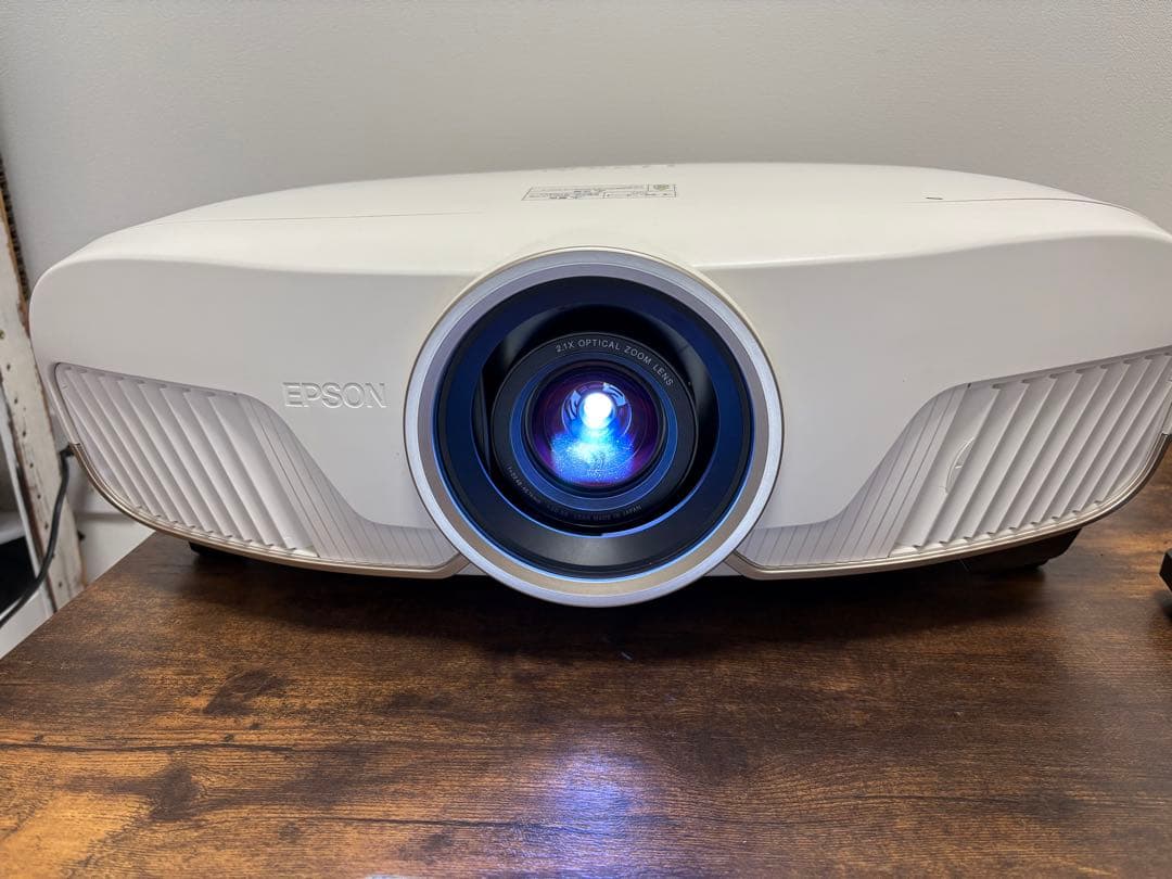 プロジェクター　エプソン　EH-TW8400 4K 本体