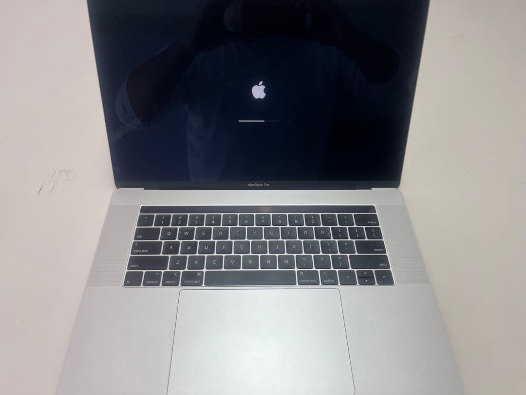 【MacBook Pro 15inch 2018】人気のシルバー♪