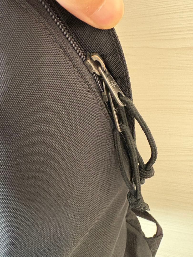 【美品】 バレンシアガ エクスプローラー グラデーション刺繍ロゴ ブラック