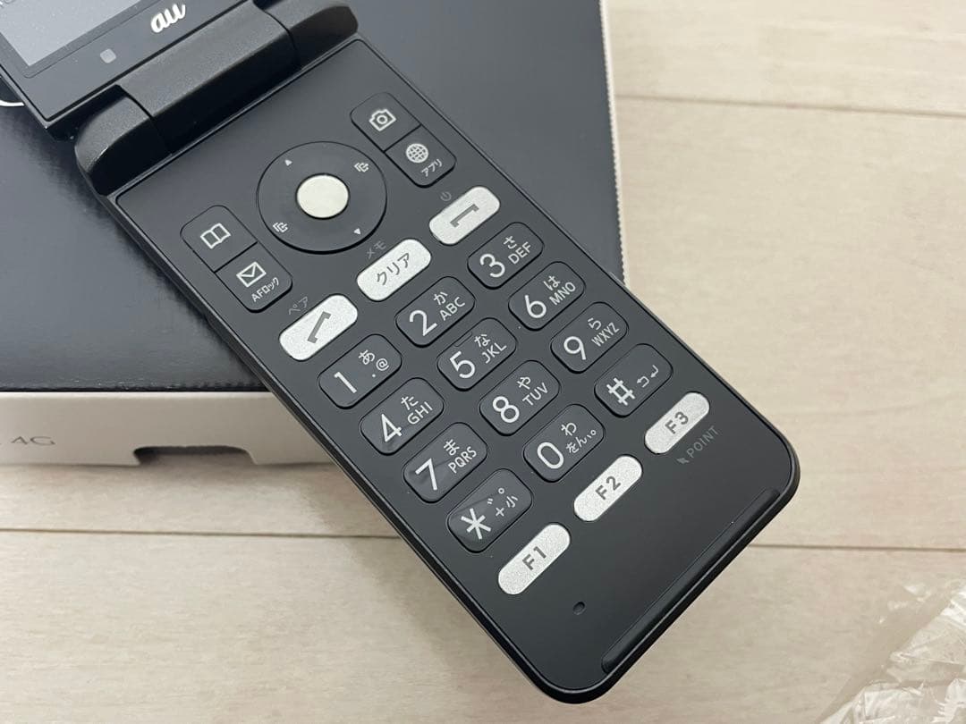 新品未使用 SIMフリー au GRATINA 4G KYF31 ブラック ②