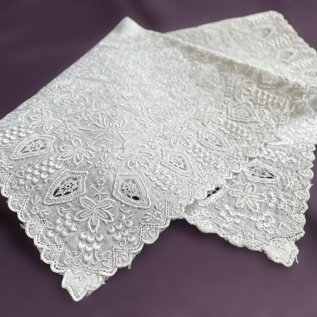 未使用　スワトウ　汕頭　手刺繍　ハンカチ　葡萄　蝶　ヴィンテージ