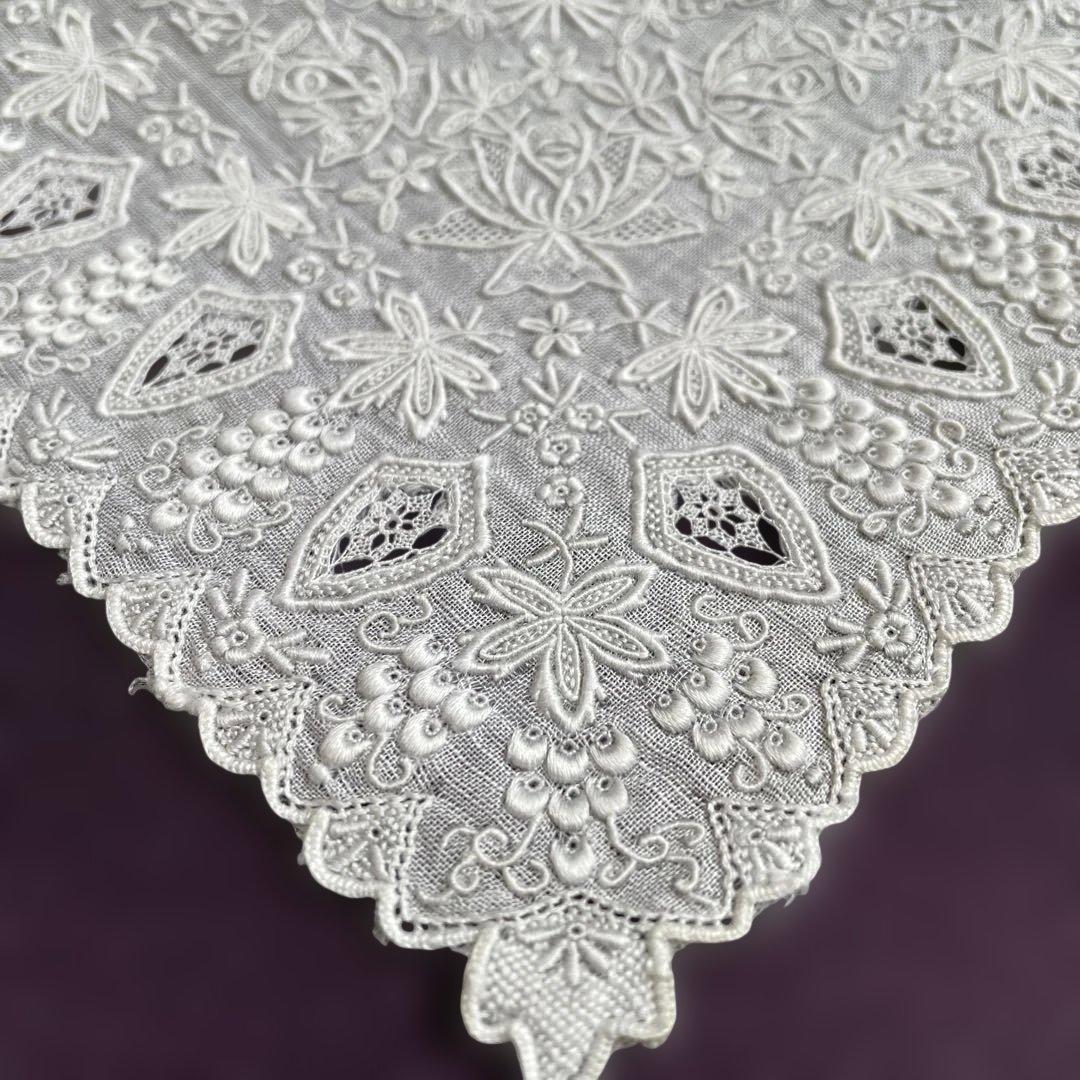 未使用　スワトウ　汕頭　手刺繍　ハンカチ　葡萄　蝶　ヴィンテージ