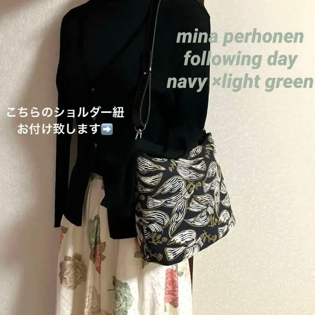 ミナペルホネン ⚮̈ following day( ネイビー）楕円底2wayトート