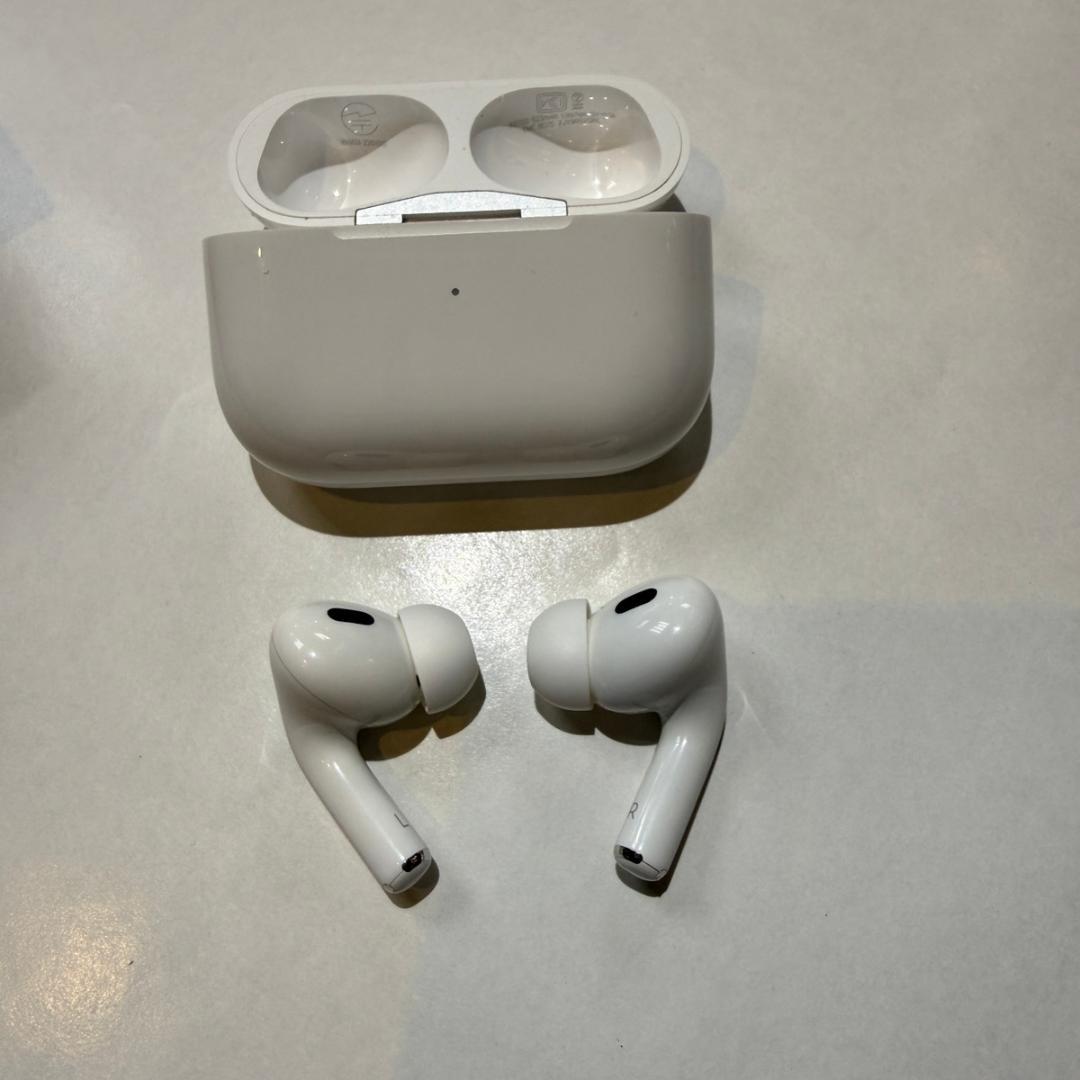 【極美品】AirPods Pro 第2世代（付属品未使用）公式ストア購入品