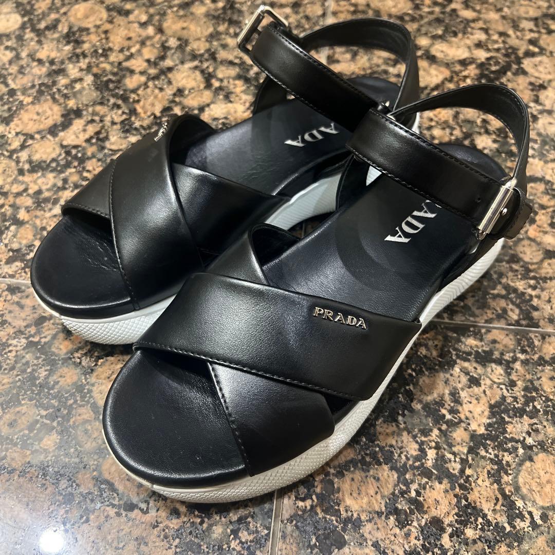 PRADA ブラック クロスストラップ サンダル　38