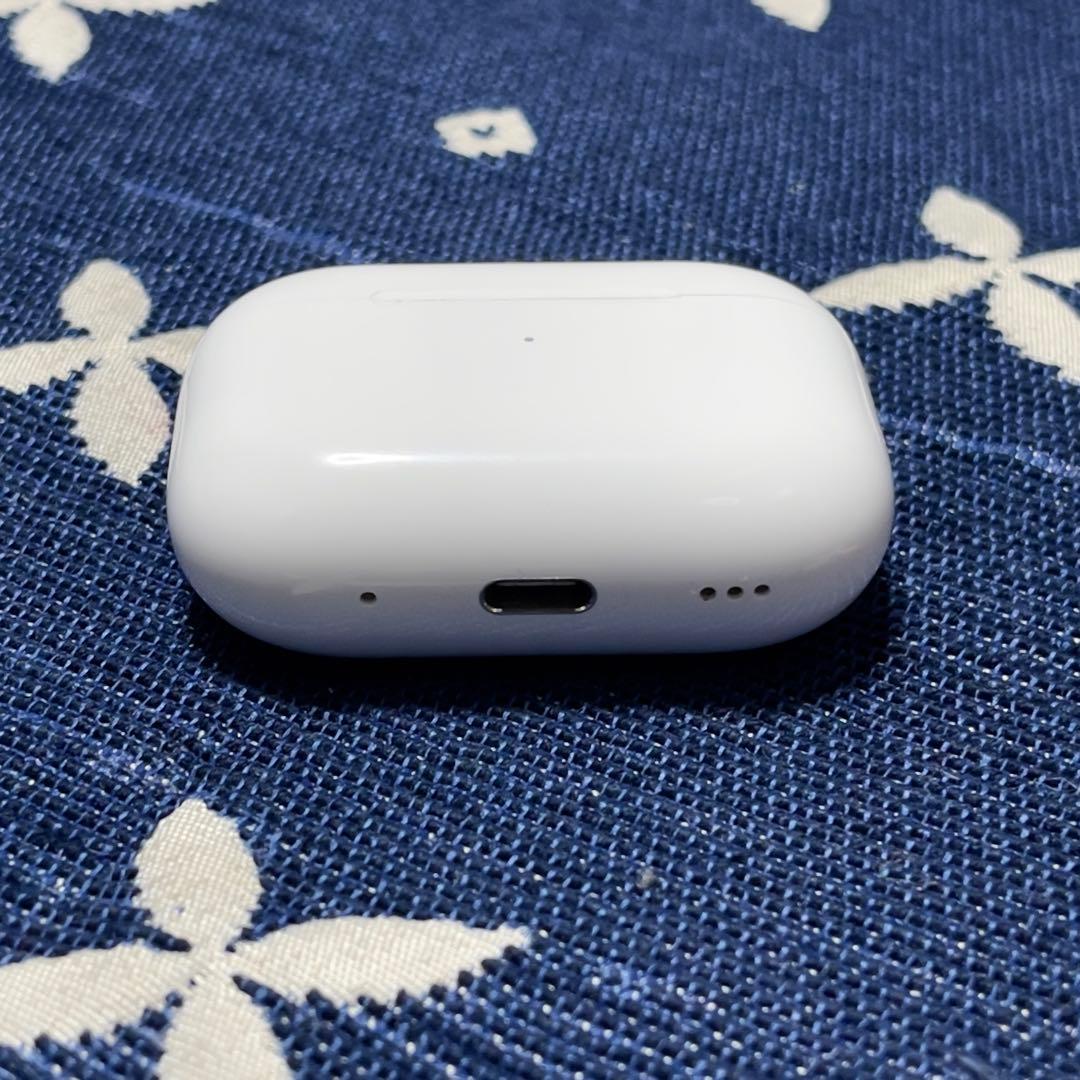 【美品】Apple AirPods pro 2 第二世代 ケースのみ